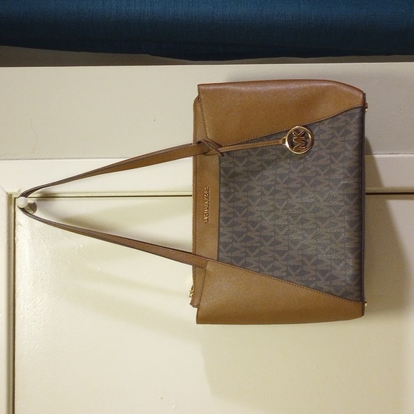 Michael Kors Handbags - NEW Michael Kors Tote Bag